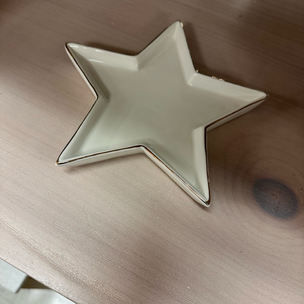 Star-Shaped Cream Dish